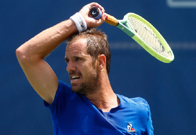 九游棋牌官网蒂姆回归赛场，惊险取胜首场状态亮眼，西班牙队观众沸腾！的简单介绍